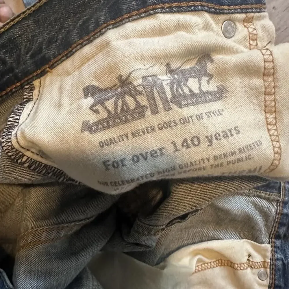Levi's Distressed Jeans Mens Size 33x32 Blue Medium Wash Straight Leg Denim